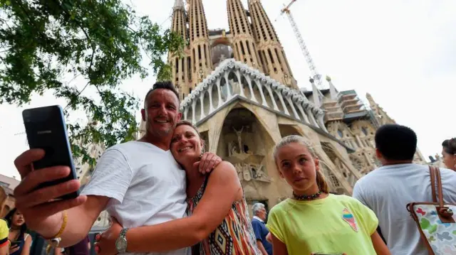 Turistas en la Sagrada Familia de Barcelona.